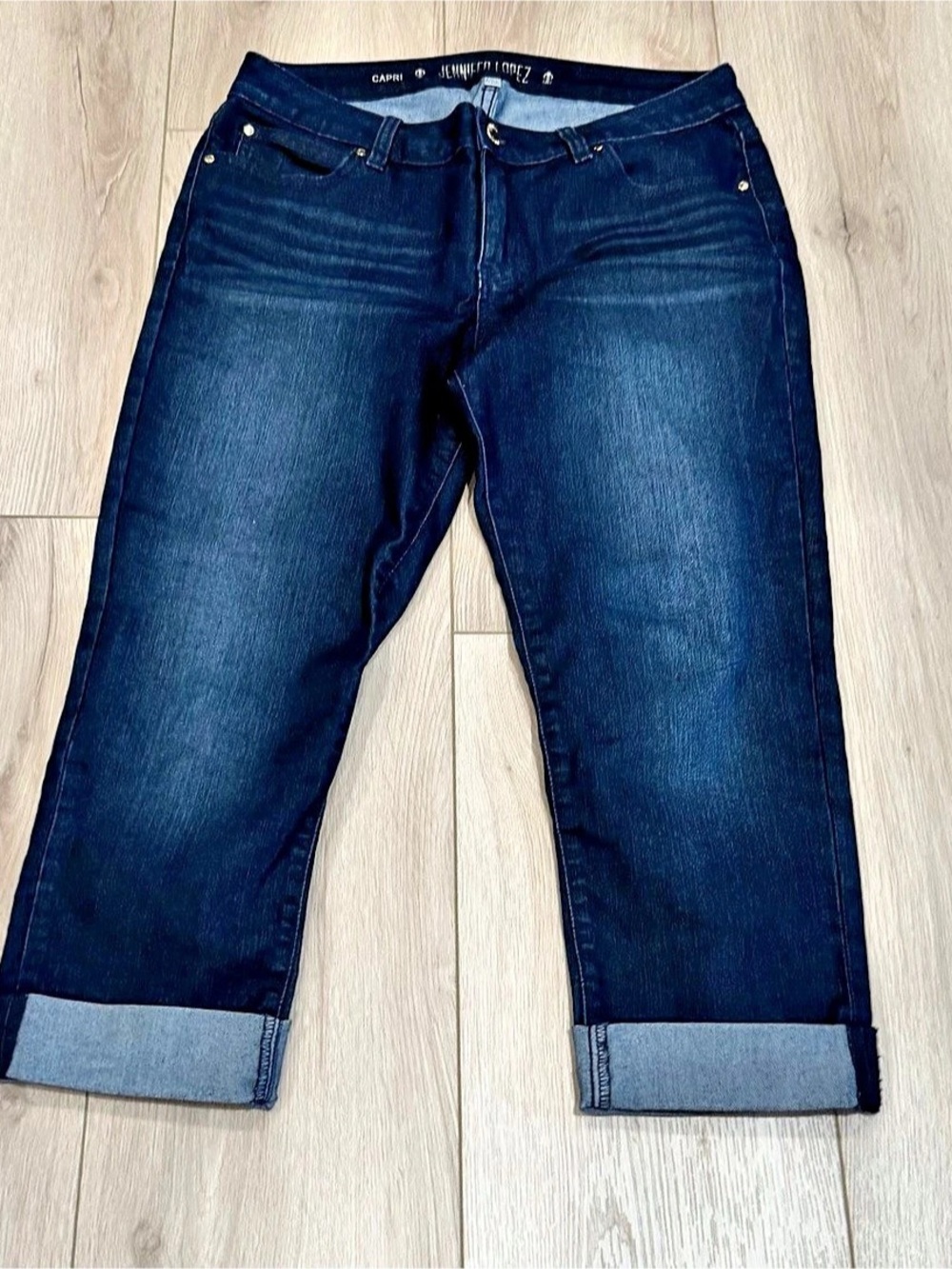 JLO by Jennifer Lopez Capri Cuffed Jeans in Blue Like New